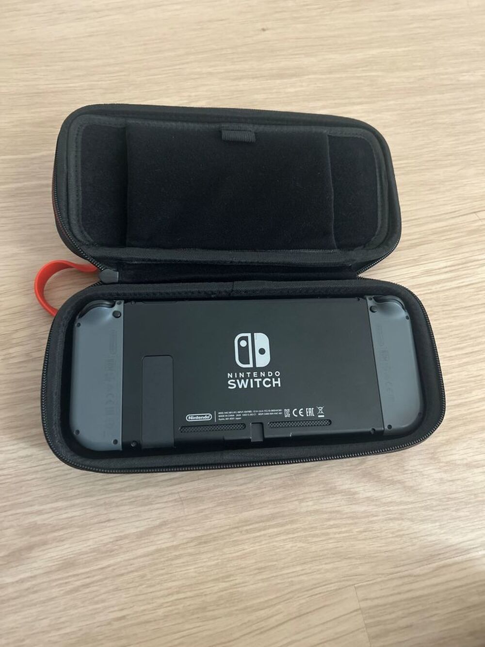 Nintendo Switch 1 " VERSION 2 " Consoles et jeux vidéos