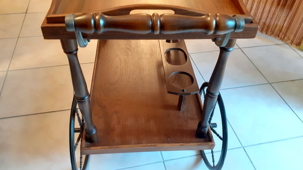 Desserte sur Roues en Bois Fonc&eacute; avec Porte-Bouteilles Meubles