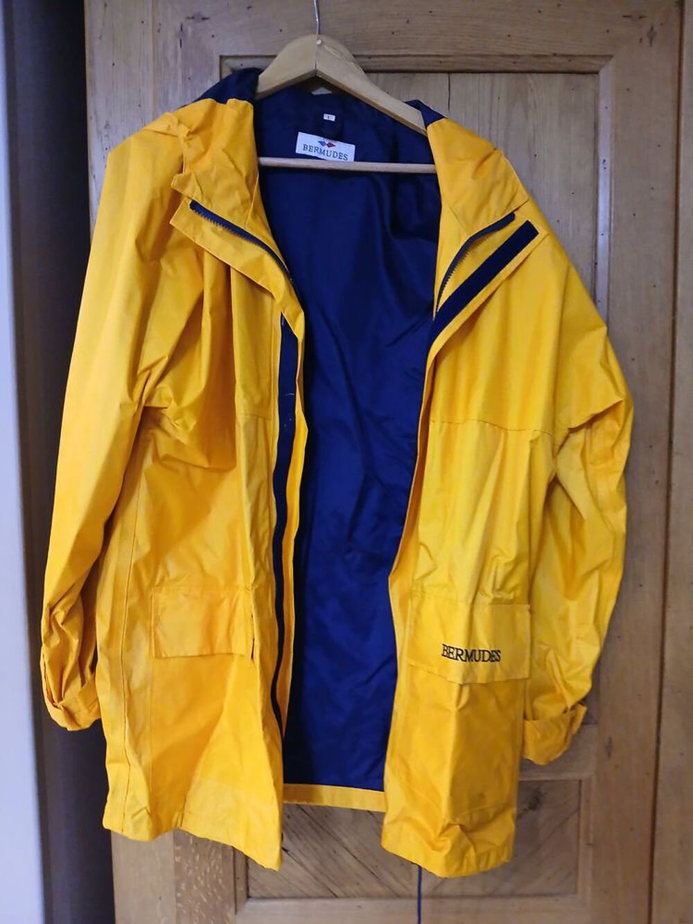 V&ecirc;tement pluie marque Bermude t Vêtements