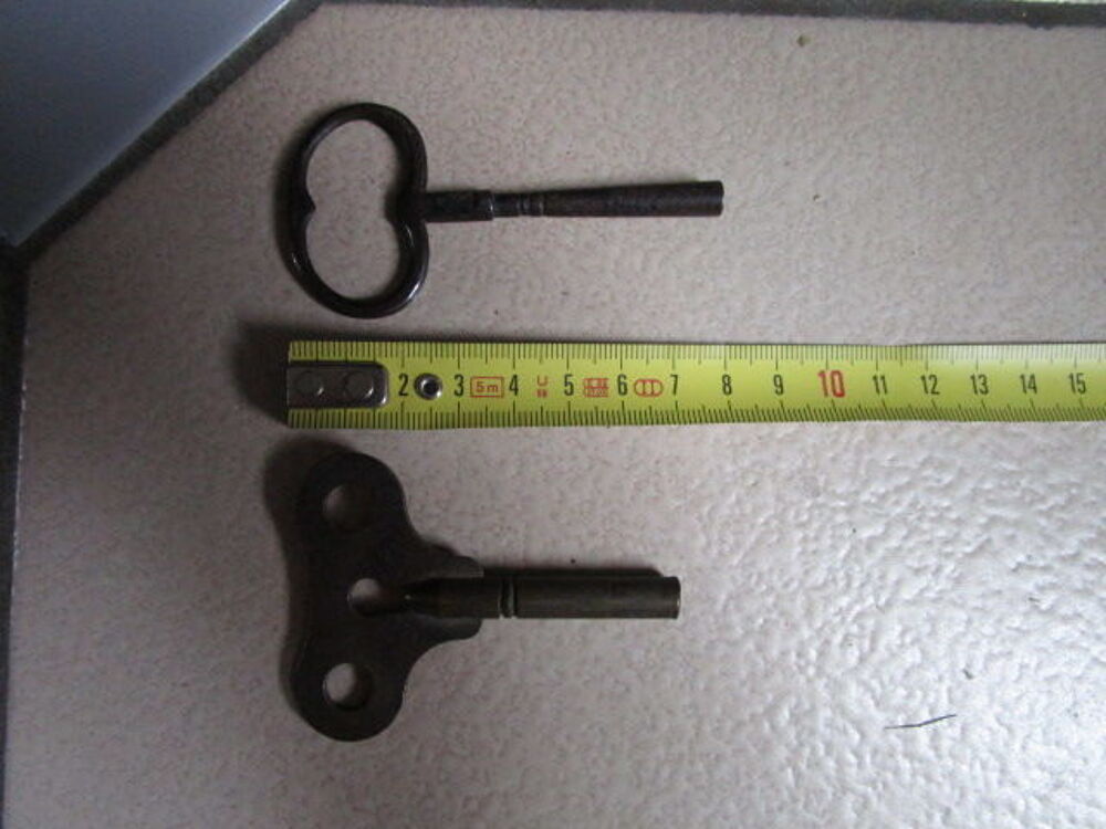 VIEILLE CLEF PENDULE CARILLON 