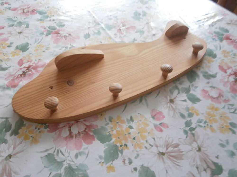 
Porte-manteaux bois forme avion pour enfants Décoration