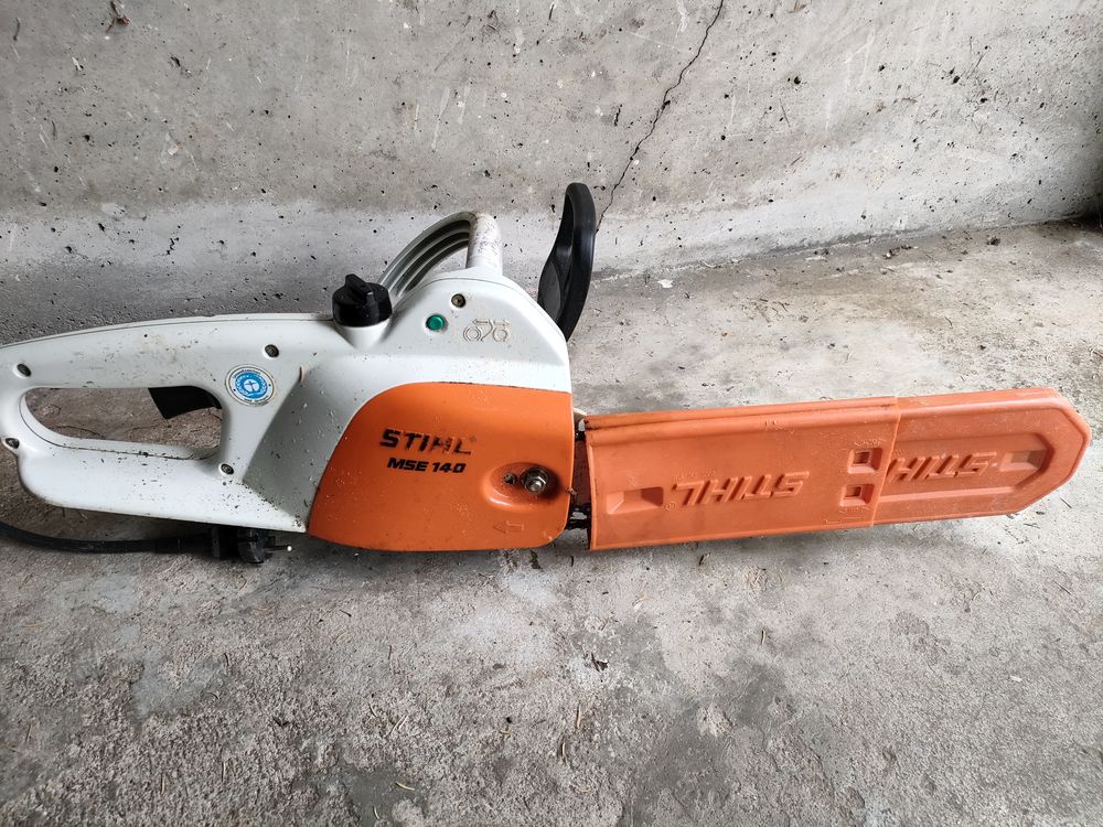 tron&ccedil;onneuse HUSQVARNA thermique, poids moyen, cha&icirc;ne neuve Bricolage