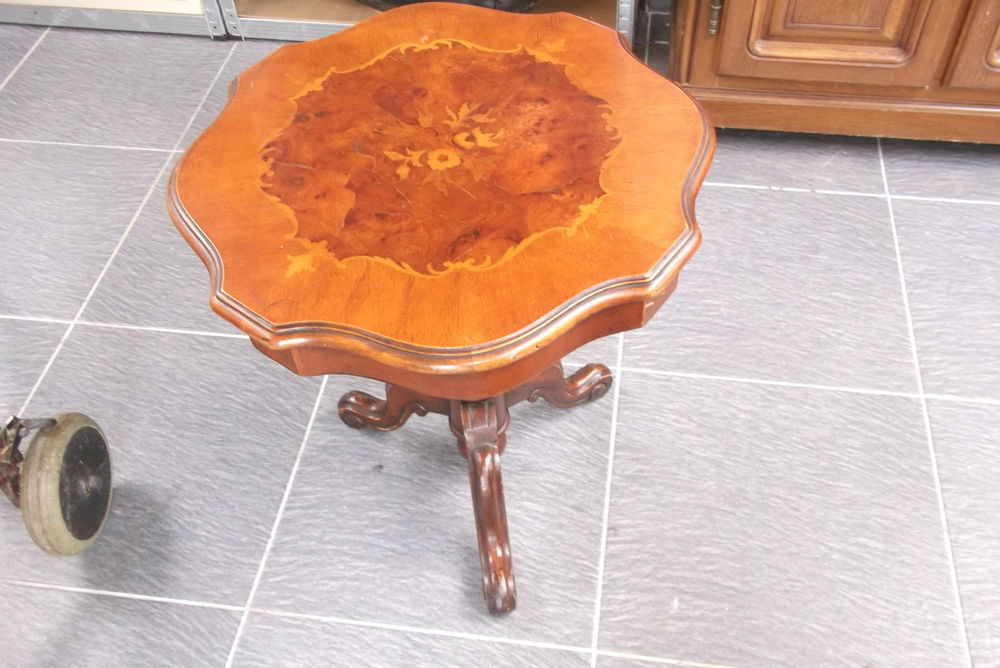 GUERIDON en MERISIER et marquetterie Meubles