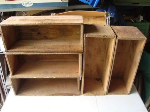 5 BOITES EN BOIS  RECTANGULAIRES, ANCIENNES .POINTES ?CLOUS 15 Villev�que (49)