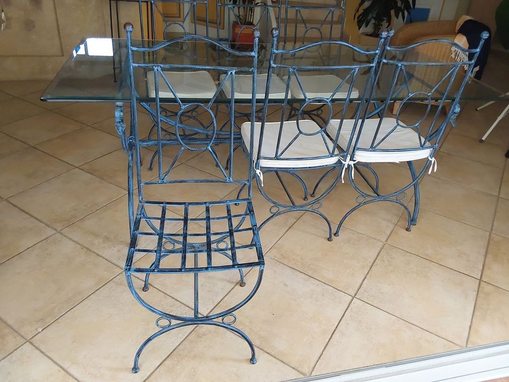 Table fer forg&eacute; artisanale et ses 6 chaises Meubles