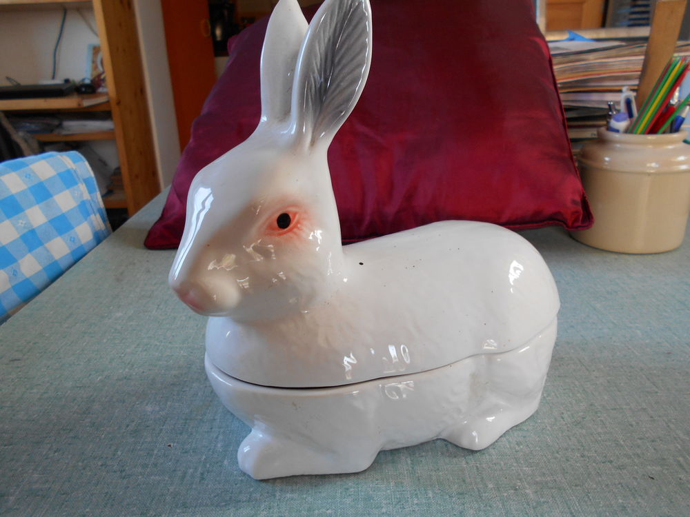 lapin en fa&iuml;ence Décoration
