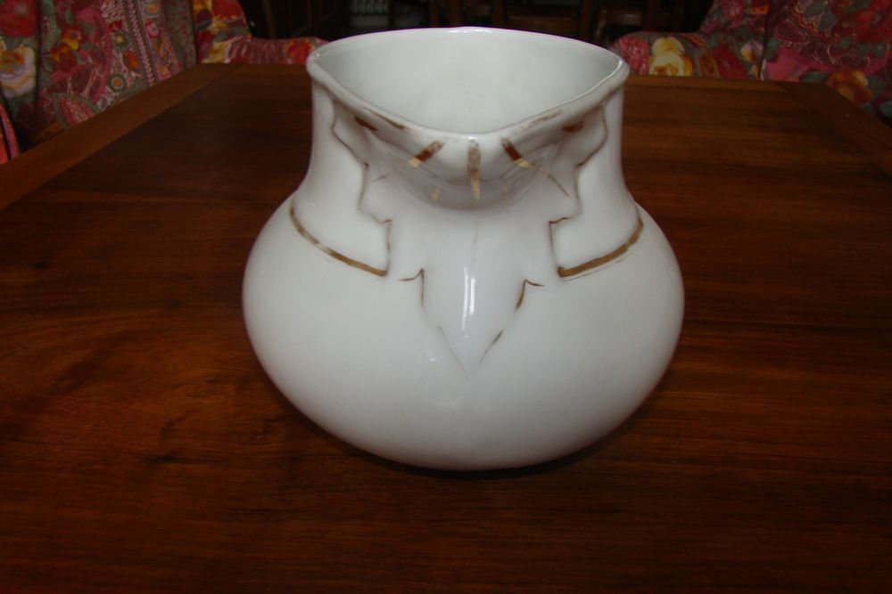 Broc en porcelaine de Paris Epoque Louis-Philippe circa 1830 Décoration