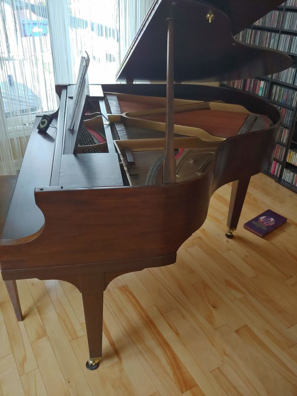 Piano &agrave; queue antique des ann&eacute;es '30
Instruments de musique
