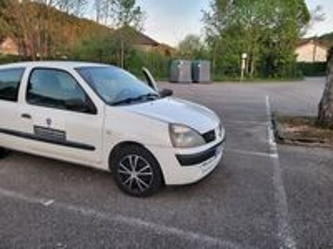 Clio II CLIO SOCIETE 1.5 dCi 65 GENERIQUE 2004 occasion 38110 Saint-Victor-de-Cessieu