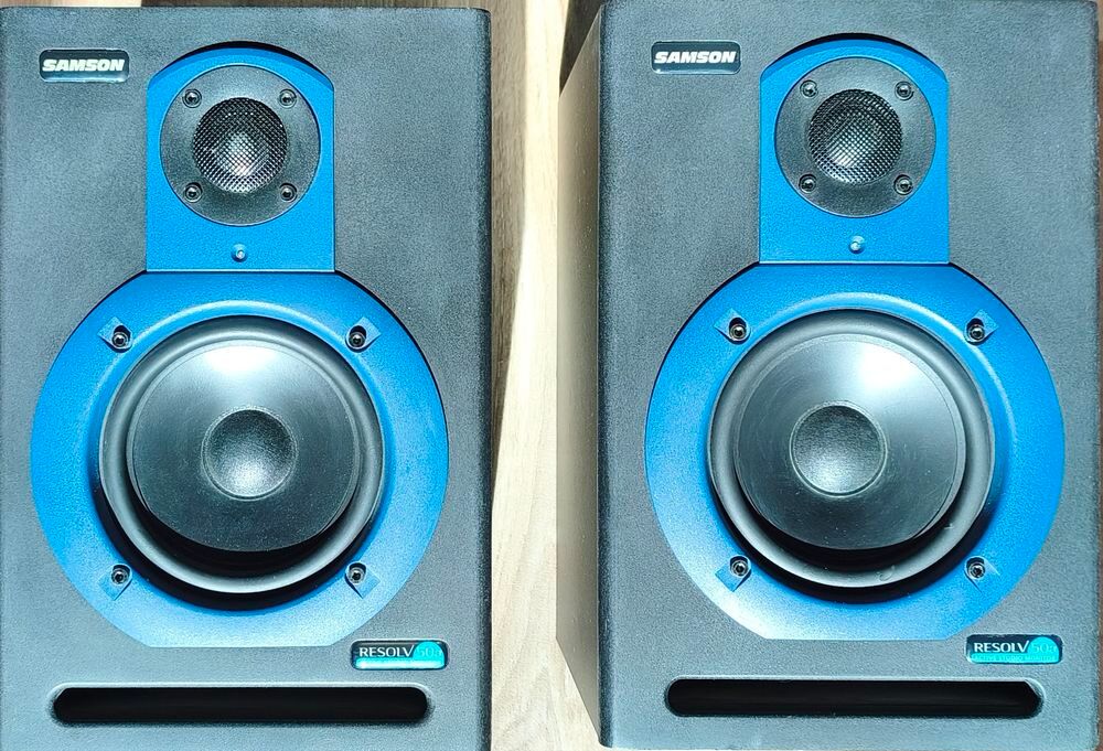 Roland Juno D + paire monitoring samson R&eacute;solv 50A Instruments de musique