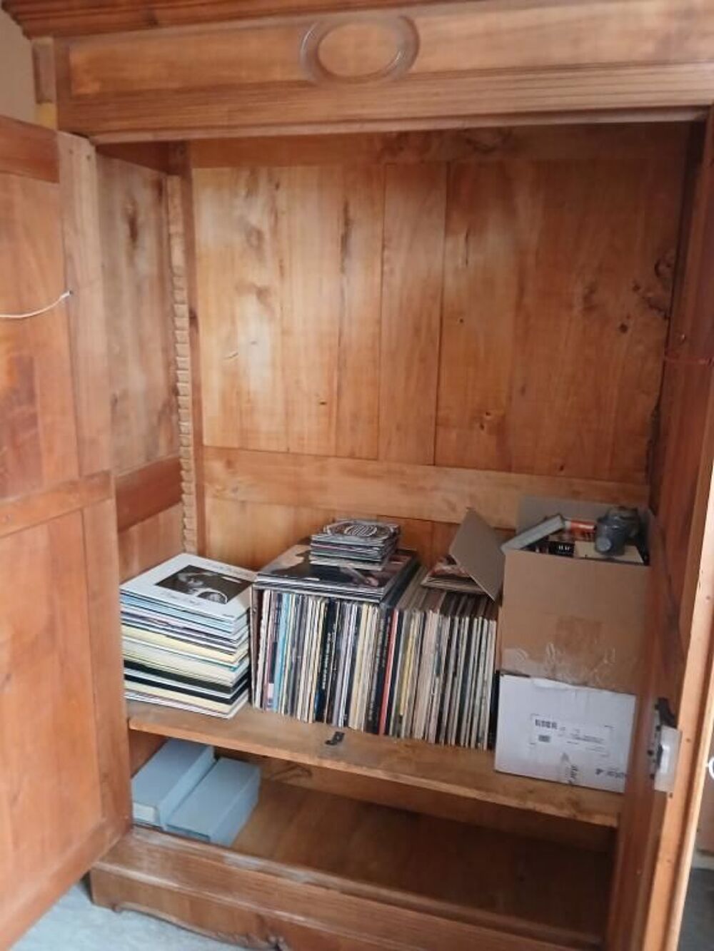  Armoire en merisier
Meubles
