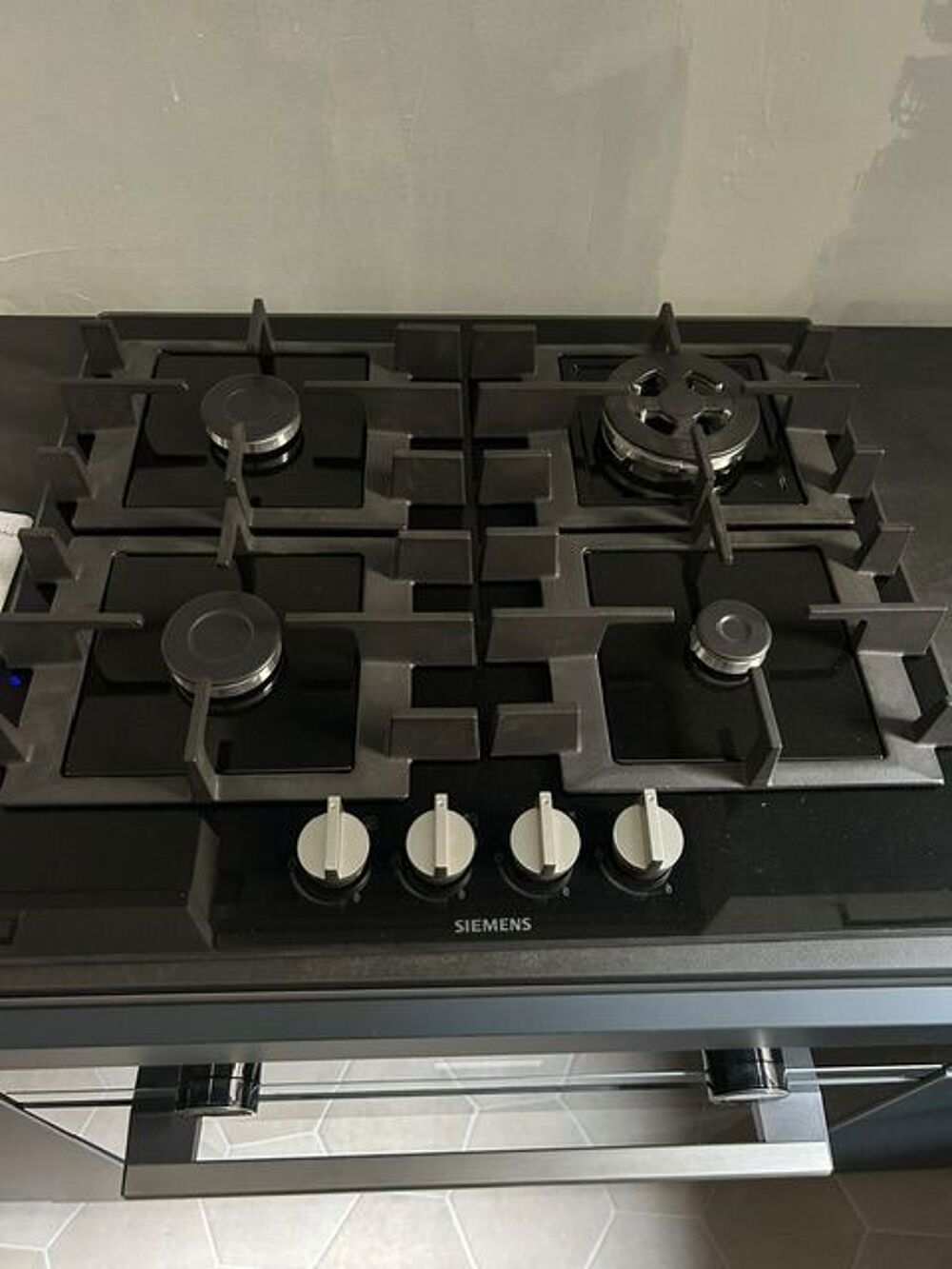 Table gaz SIEMENS EN6B6HK40 NEUF JAMAIS UTILISEE
Electroménager