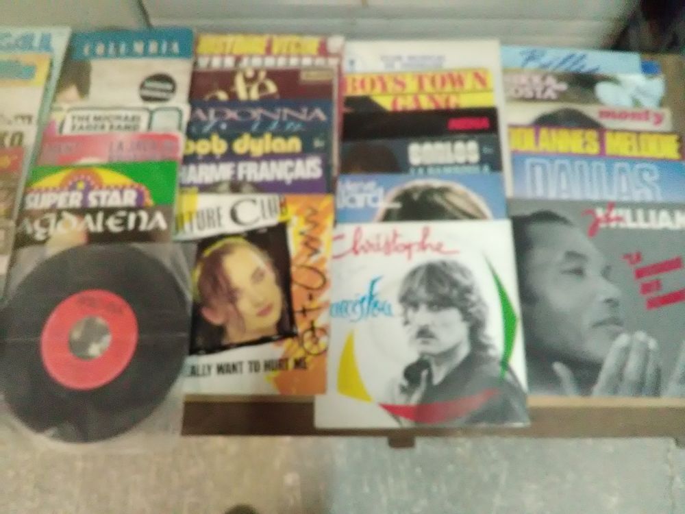 Lot de 166 disques vinyles 45 tours, &eacute;tats divers Audio et hifi