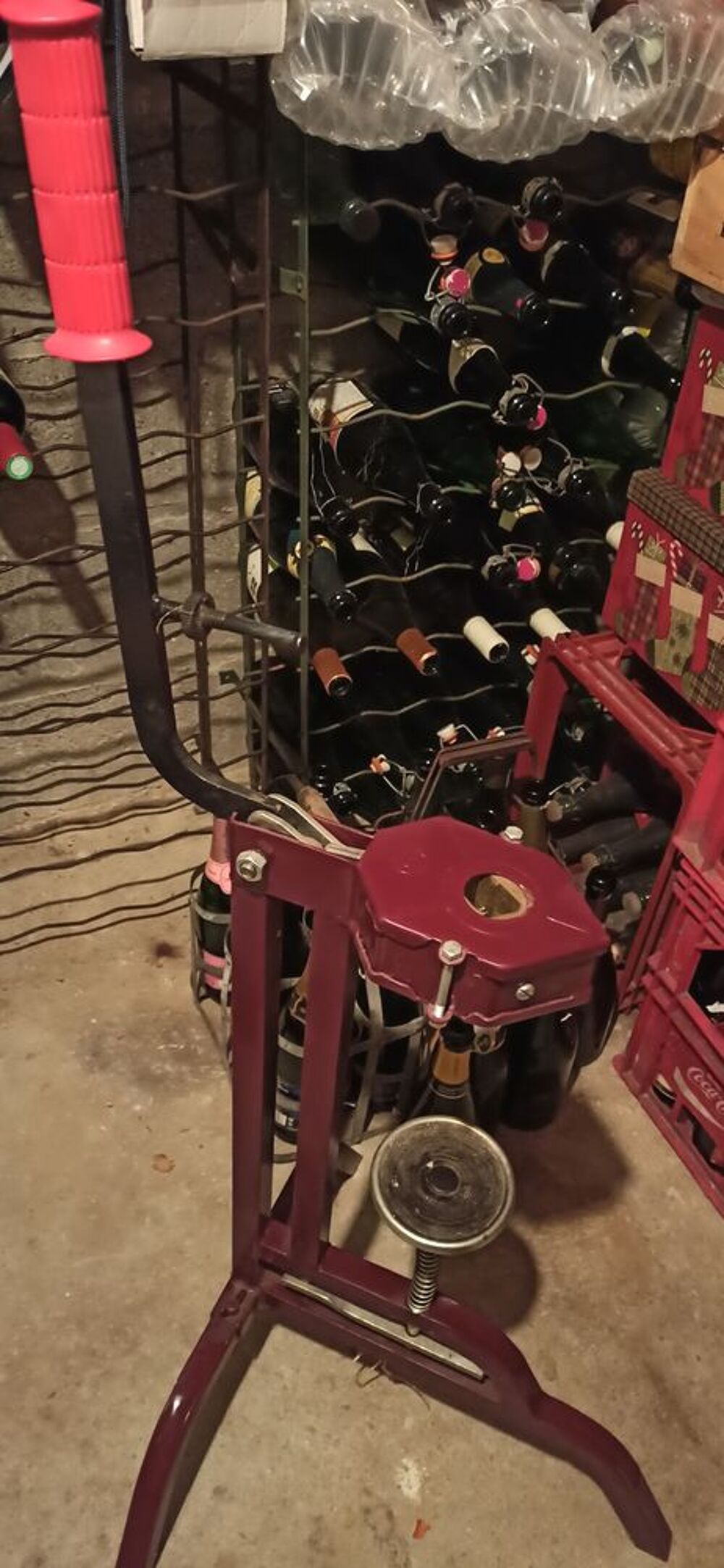 boucheuse en bon &eacute;tat + bouteilles a cidre Bricolage