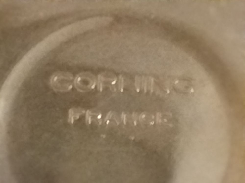 3 casseroles en verre fum&eacute;. Corning France, Vision.
Cuisine