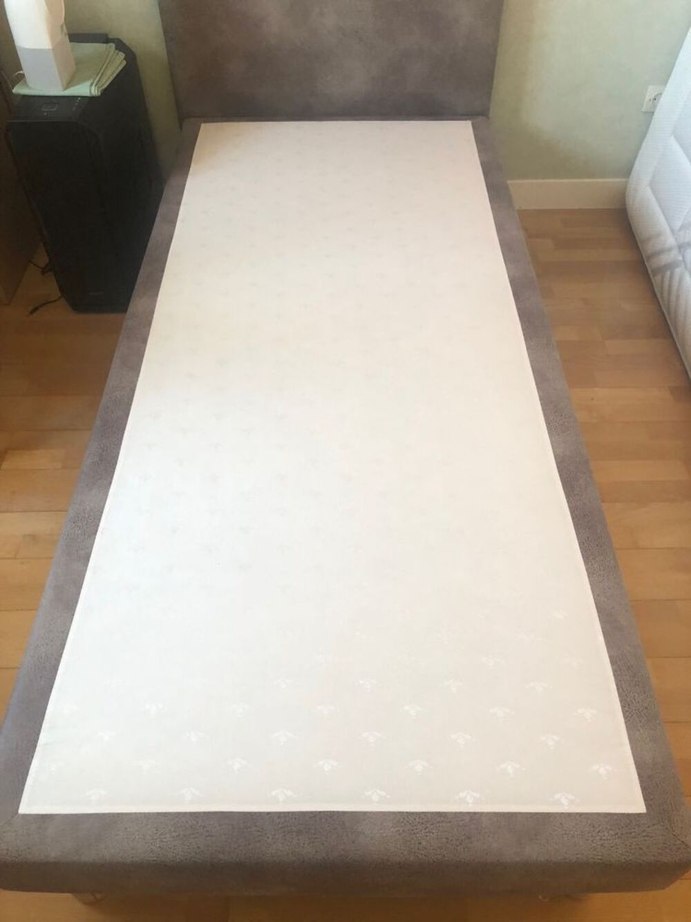 Lit une place (t&ecirc;te de lit + sommier +matelas) de qualit&eacute; Meubles