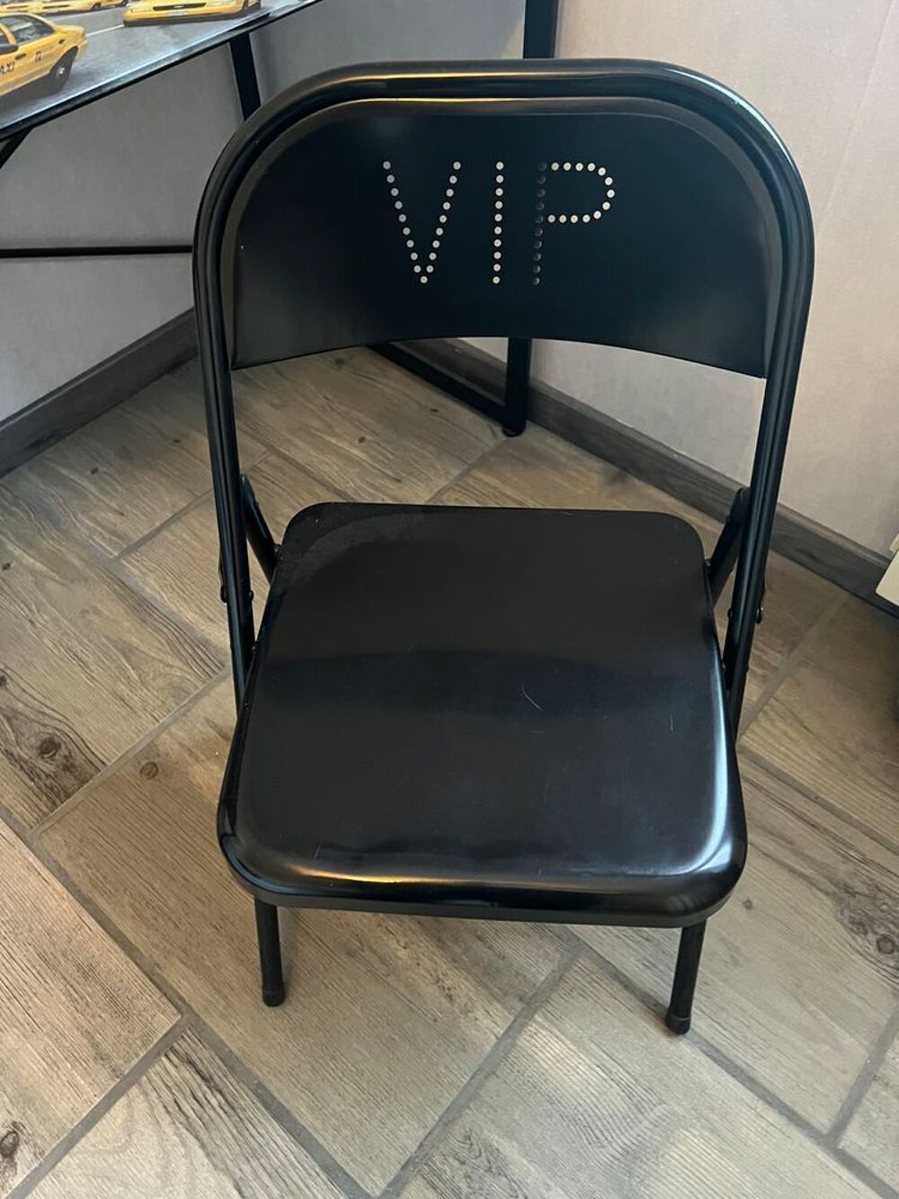 TABLE BUREAU + CHAISE Meubles