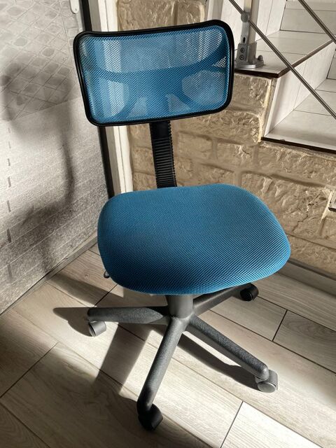 Chaise de bureau enfant  roulettes 15 Le Me-sur-Seine (77)