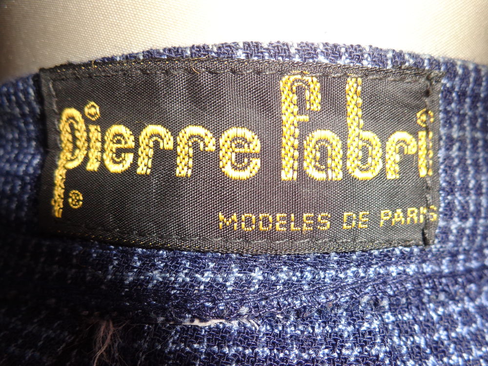 Jupe a carreaux classique. Vêtements