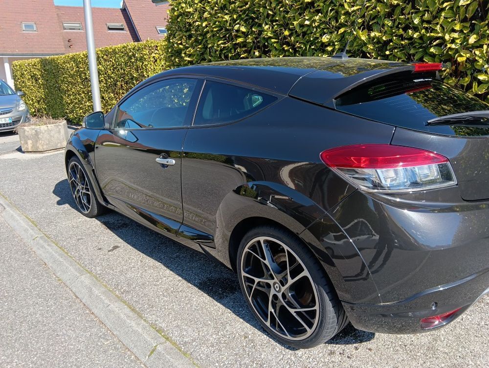 M&eacute;gane III Coup&eacute; 2.0 16V 250 RS Luxe 2010 occasion 74000 Annecy