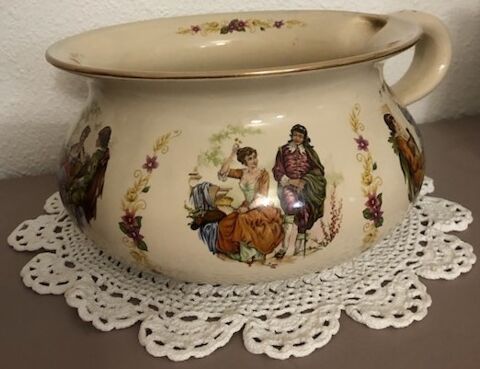 Joli pot de chambre ancien 50 Chomrac (07)