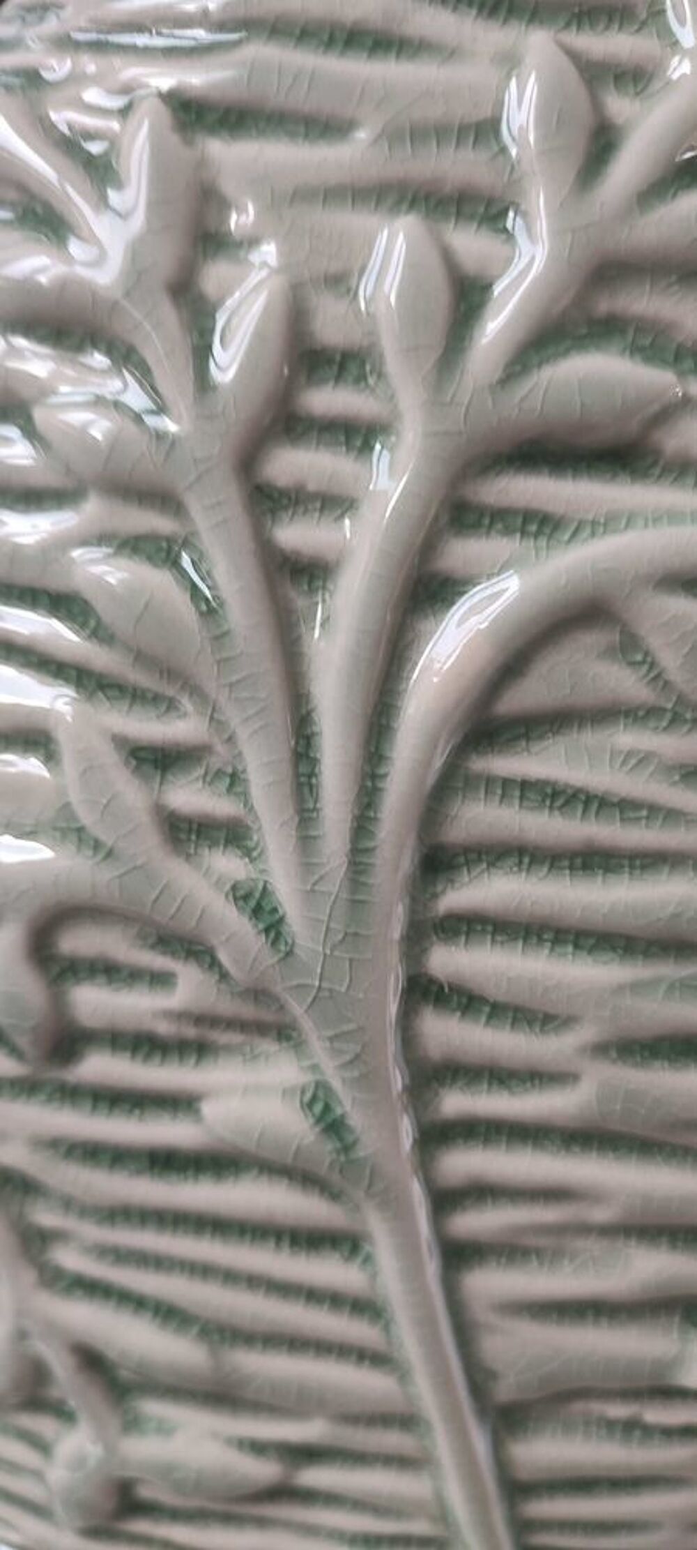 Vase en c&eacute;ramique craquel&eacute;e ann&eacute;es 80-90 d&eacute;cor v&eacute;g&eacute;tal 