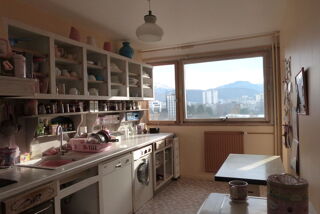  Appartement à louer 3 pièces 90 m²