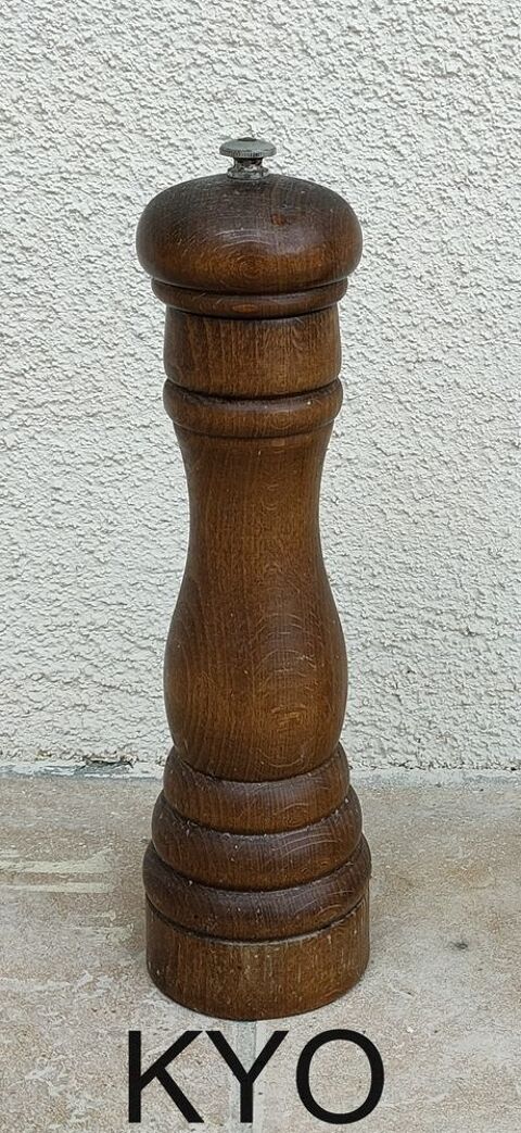 Poivrier 27 cm, bois - Très bon état 19 Foncine-le-Haut (39)