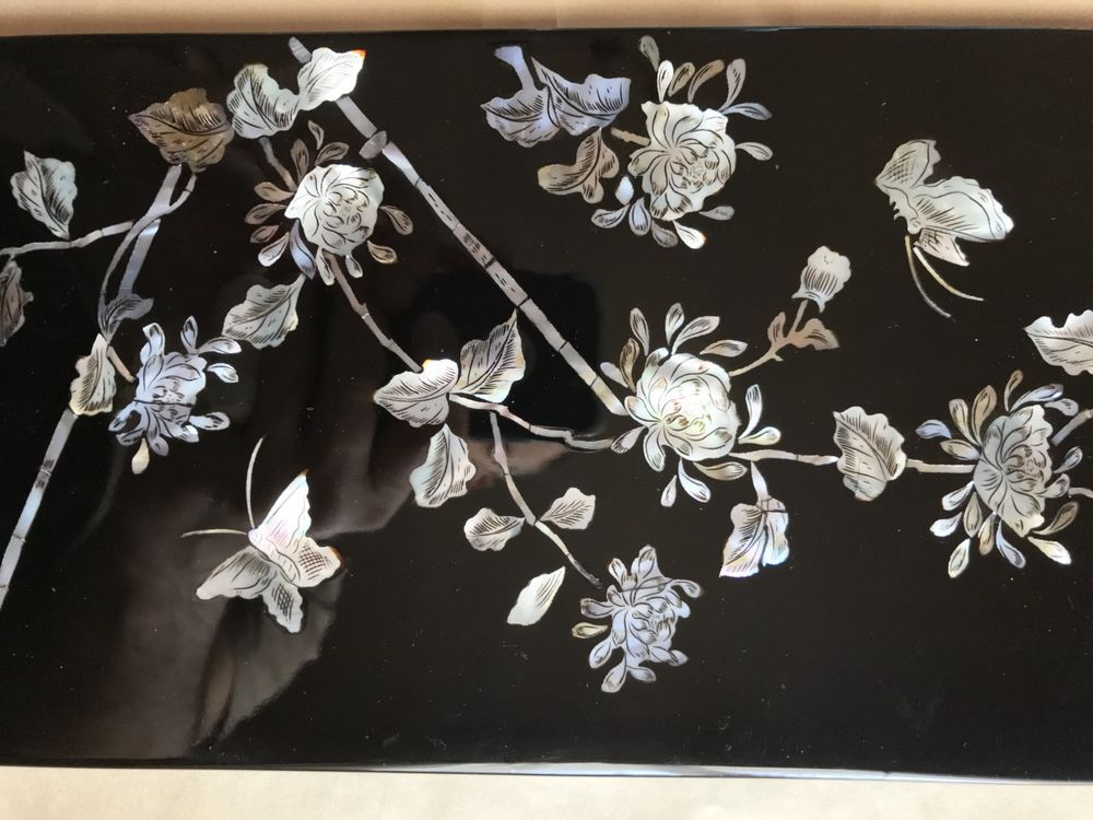 Tableau en bois laqu&eacute; avec incrustations nacre papillon Décoration
