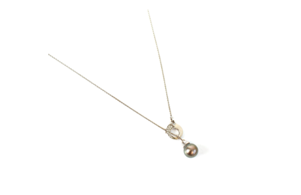 Collier en or blanc 18 carats diamant et perle de tahiti Bijoux et montres