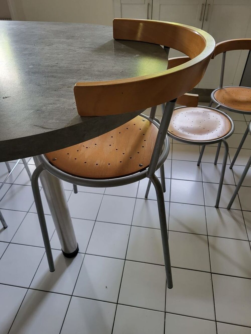 4 CHAISES - TRES BON ETAT
Meubles
