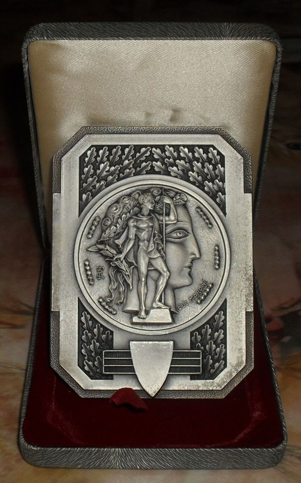 Grande m&eacute;daille-plaque Art d&eacute;co d'Elie Mardini 