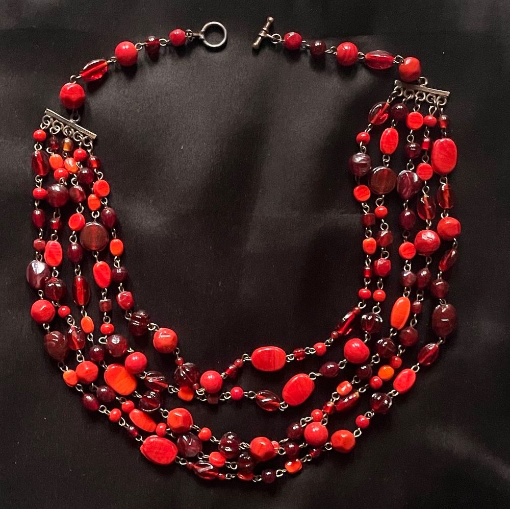 Collier perles rouges - 5 rangs - Vintage Bijoux et montres