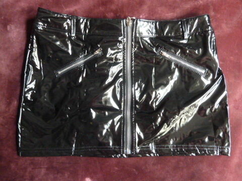 Mini jupe sexy vinyl avec fermeture clair pour femme 20 Paris 16 (75)