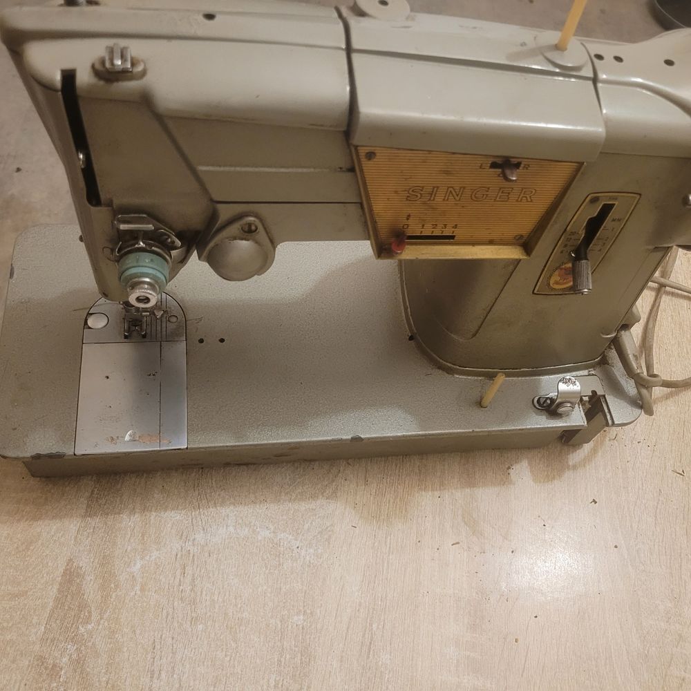machine &agrave; coudre Electroménager