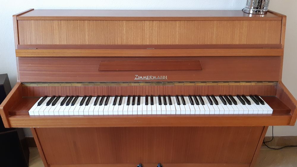 Piano droit Instruments de musique