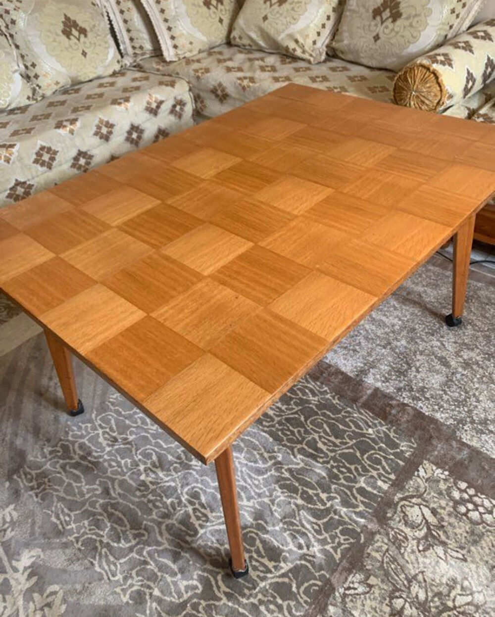 table en damier Meubles