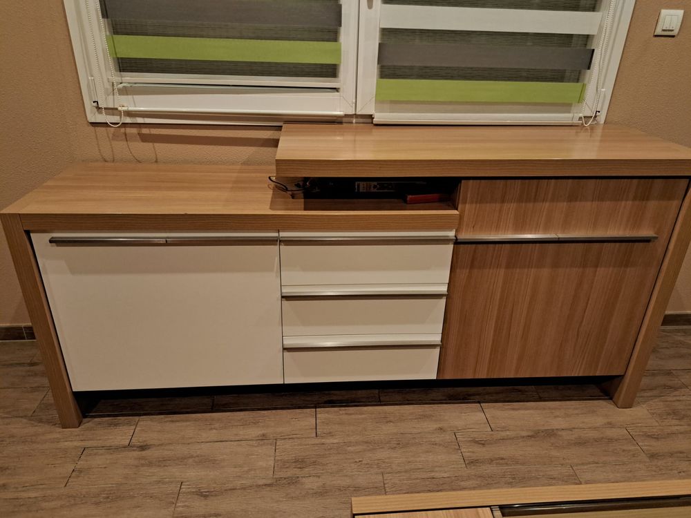 3 diff&eacute;rents meubles de salon . Prix &agrave; convenir. Meubles