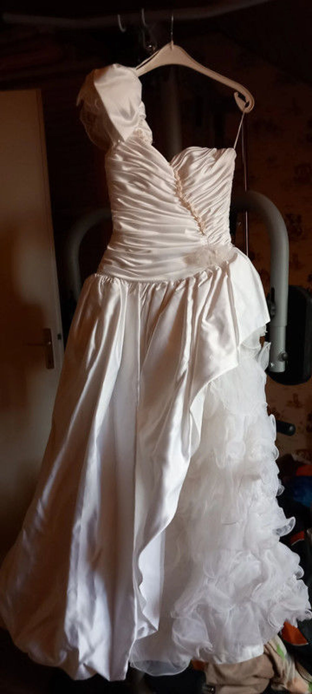 Robe de mari&eacute;e de fabrication italienne neuve sans &eacute;tiquette Vêtements