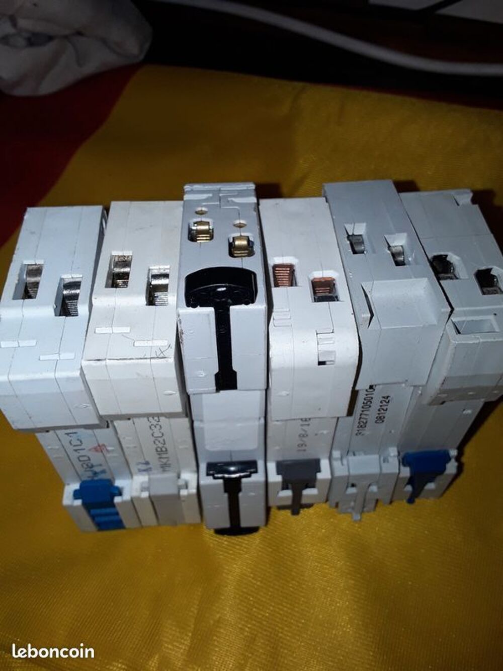 LOT de 6 DISJONCTEURS Fet G
Bricolage