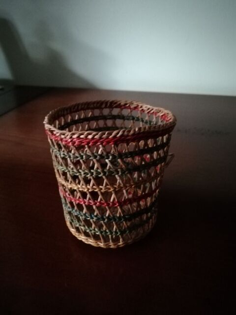 Petit pot � crayons en  osier   multicolore 5 L�signy (77)