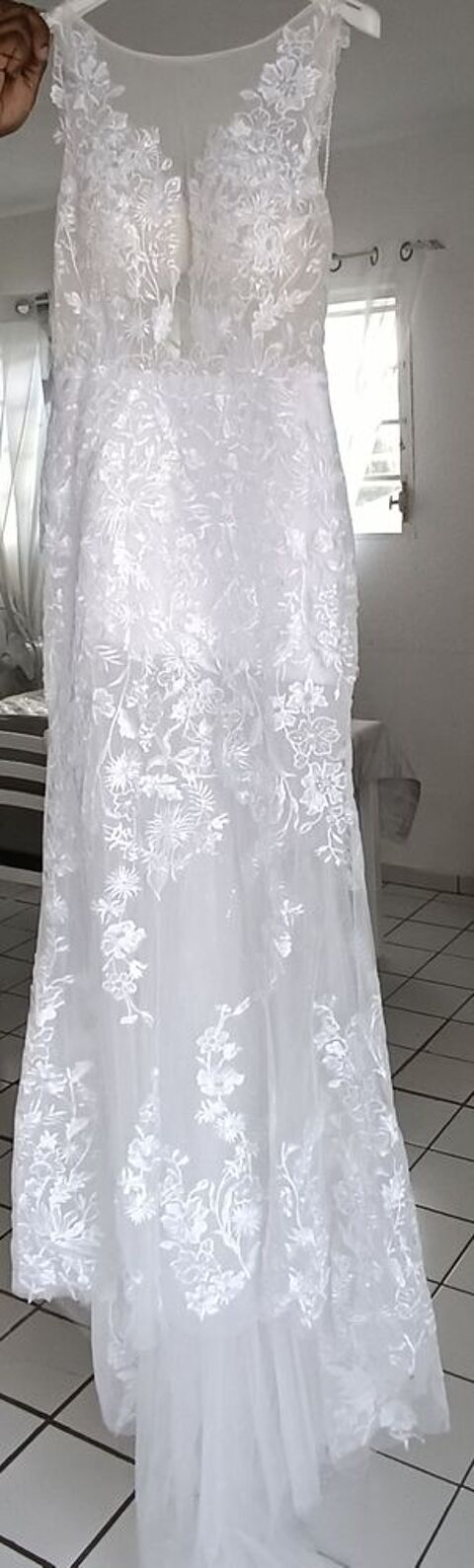 Robe de mariée neuve 
150 Petit-Bourg (97)