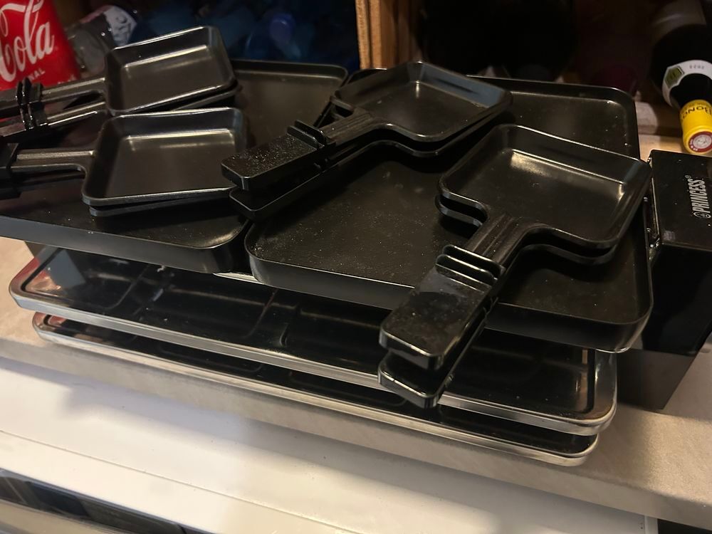 Service &agrave; raclette pour huit personnes Electroménager