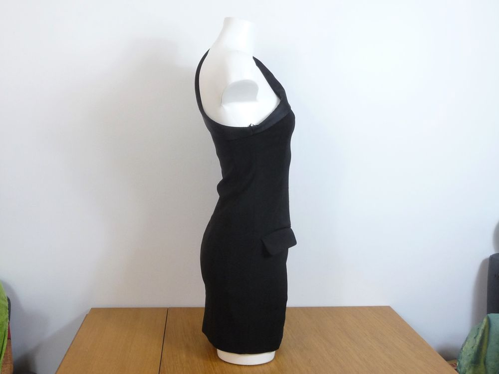 Robe Blazer Noir &agrave; 1 Epaule D&eacute;nud&eacute;e et 1 Manche Longue- Zara Vêtements