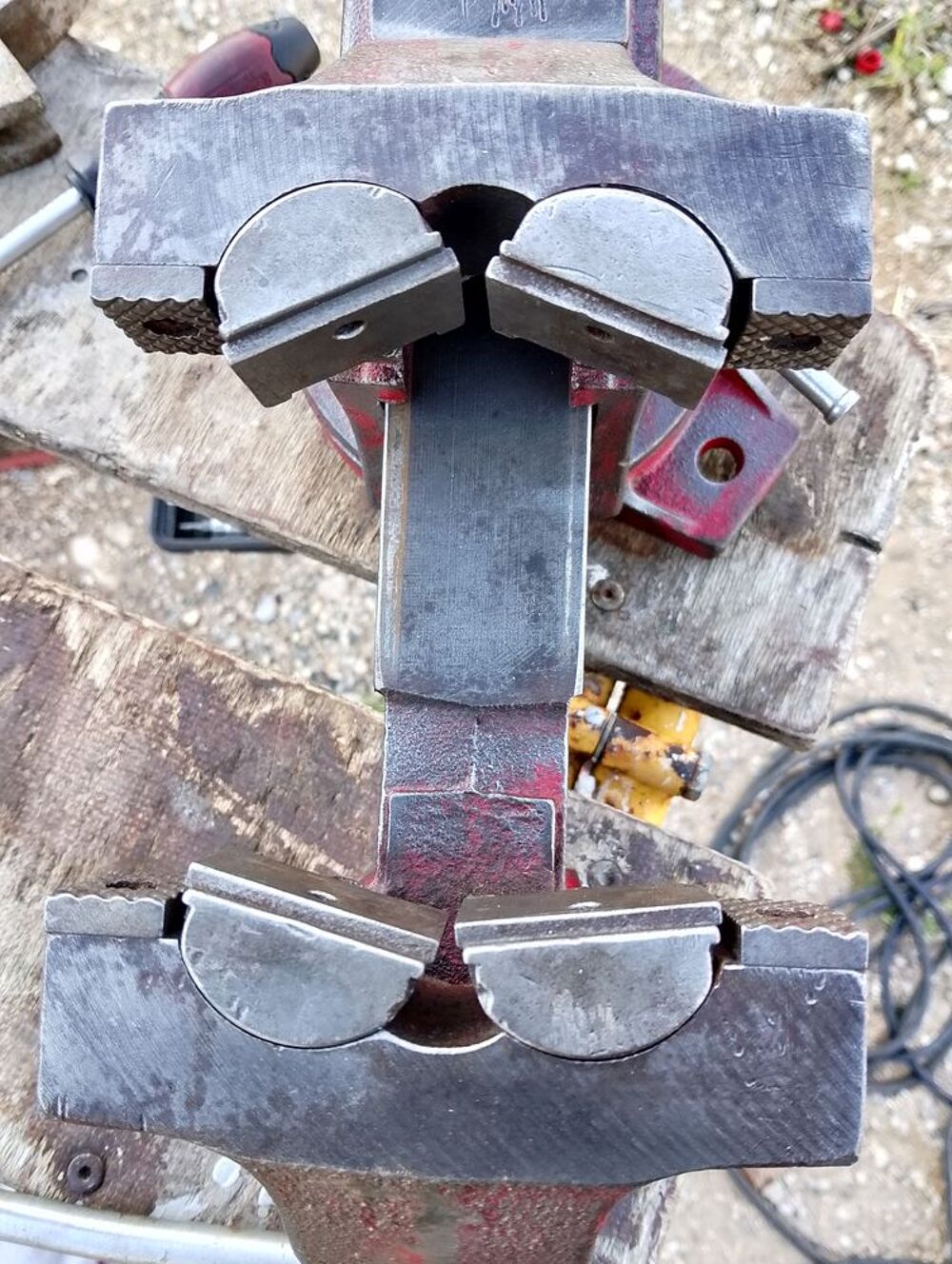 etau etabli mors pivotants Bricolage