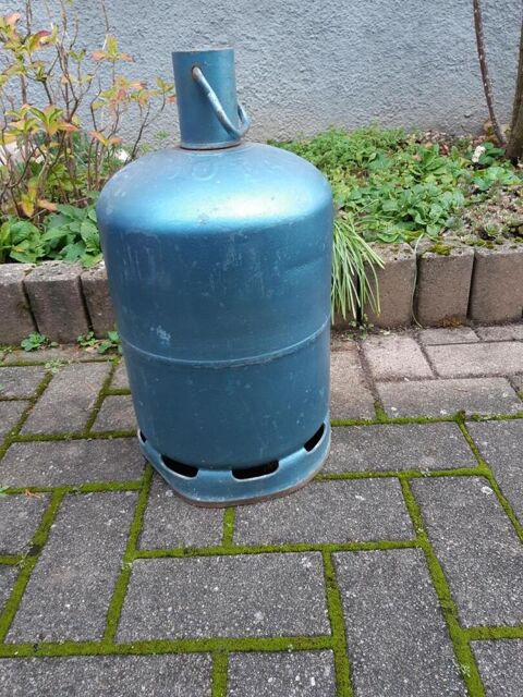 Lot de 3 bonbonnes de gaz 30 Montb�liard (25)