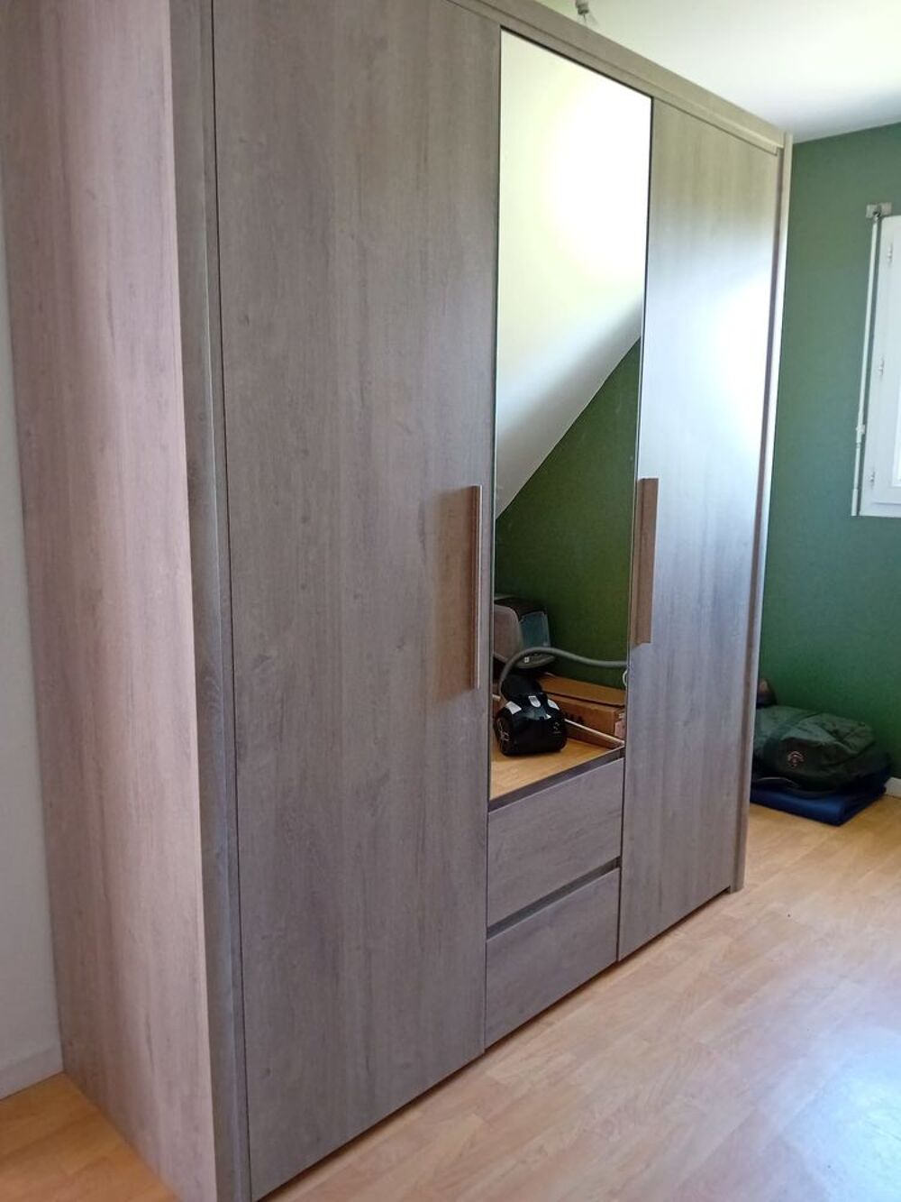 Armoire parfaite &eacute;tat Meubles