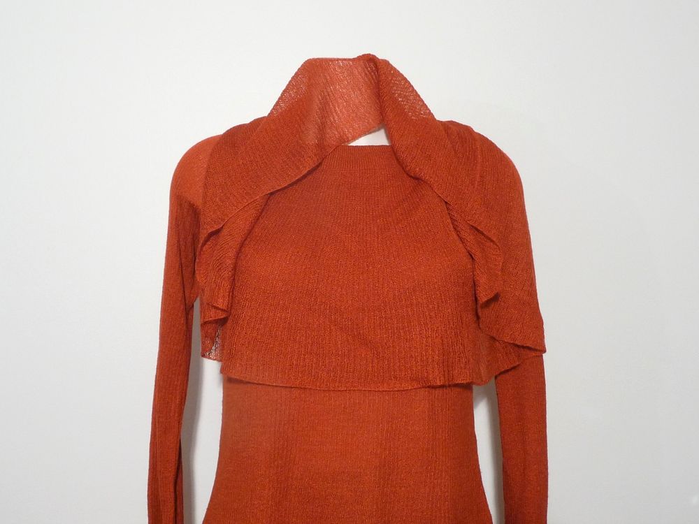 Pull Orange avec son Grand Col et Manches Longues Vêtements