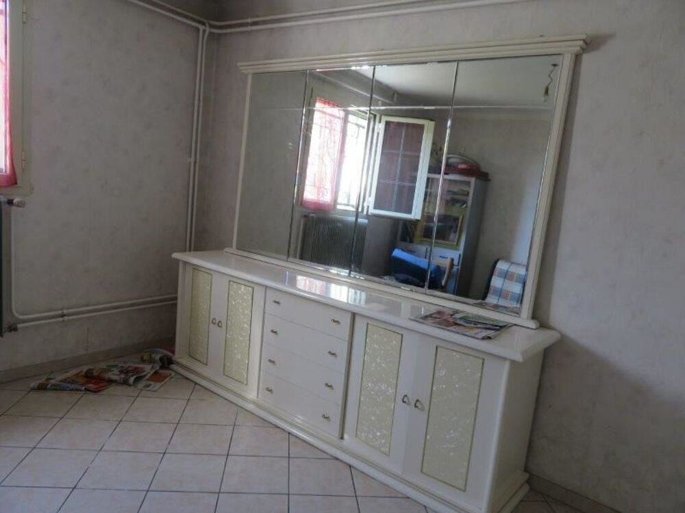 Salle &agrave; manger(table+chaises+living+miroir). Meubles