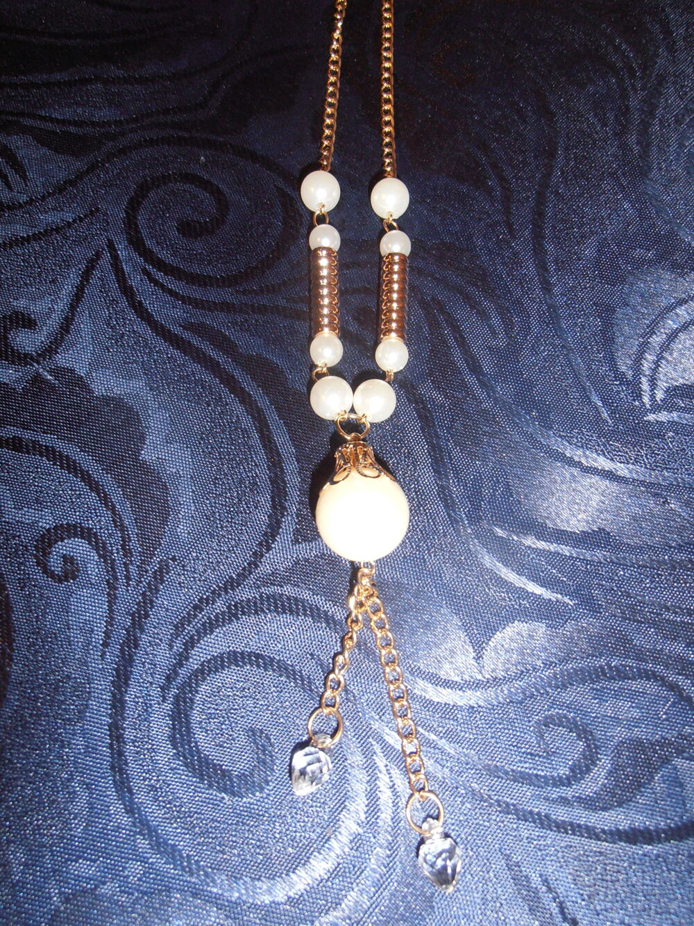 Sautoir dor&eacute; et perles 2 (28b) Bijoux et montres
